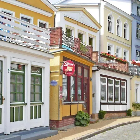 App. Deck 5, Idyll. Innenhof Apartman